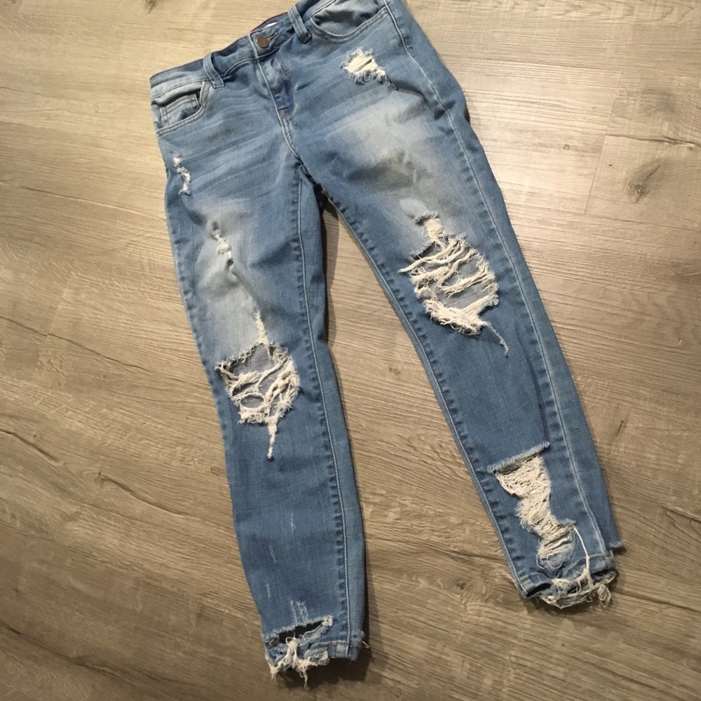 🍒Cello distressed ankle jeans